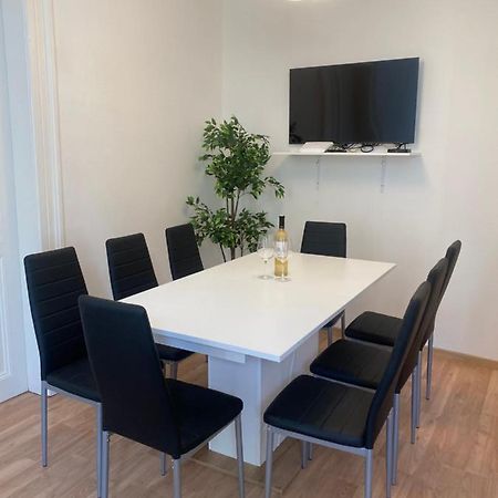Designed Apartment Next To Vaclav Square With Terrace And Private Garage Praha Eksteriør bilde