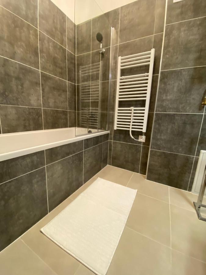 Designed Apartment Next To Vaclav Square With Terrace And Private Garage Praha Eksteriør bilde