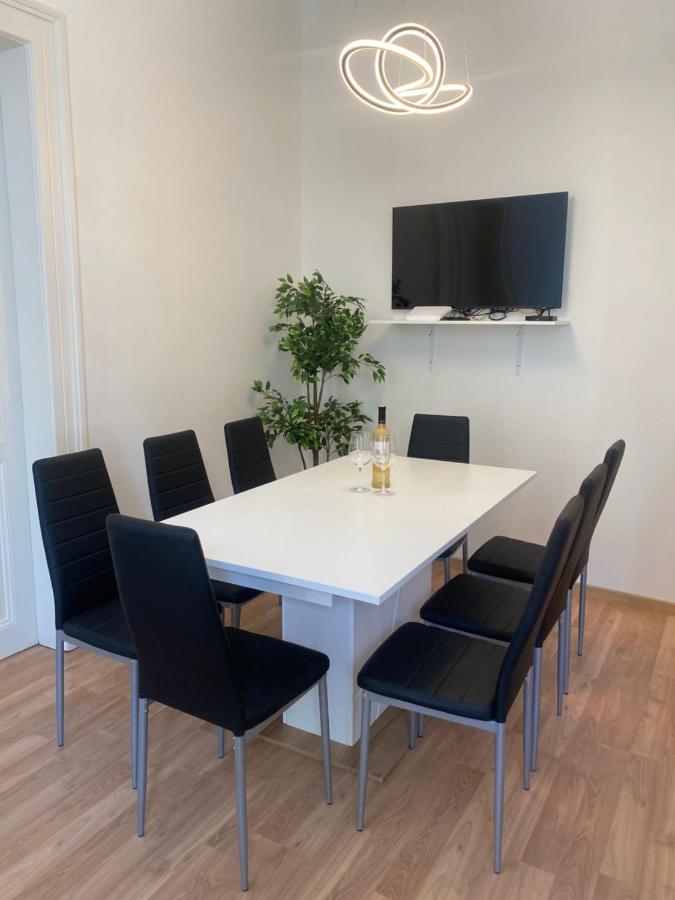 Designed Apartment Next To Vaclav Square With Terrace And Private Garage Praha Eksteriør bilde