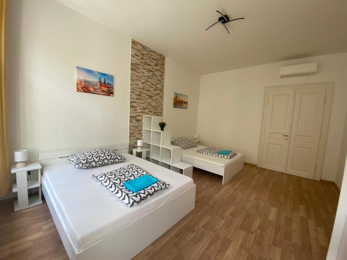 Designed Apartment Next To Vaclav Square With Terrace And Private Garage Praha Eksteriør bilde